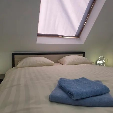 דירה Iva's Cozy Loft וארנה