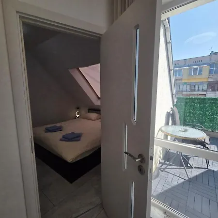 Iva's Cozy Loft Апартамент Варна